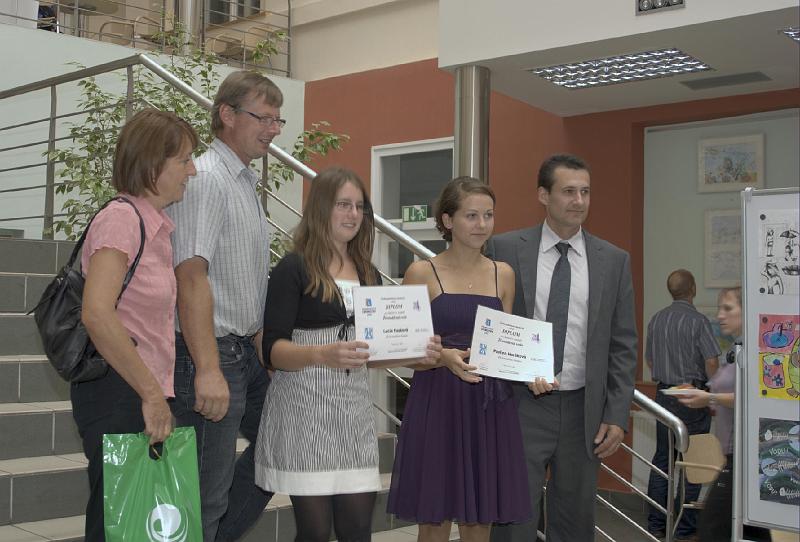 img135.jpg - Lucie Fusková (13 let) a Pavlína Horáková (14 let), ZŠ Prosiměřice, Znojmo